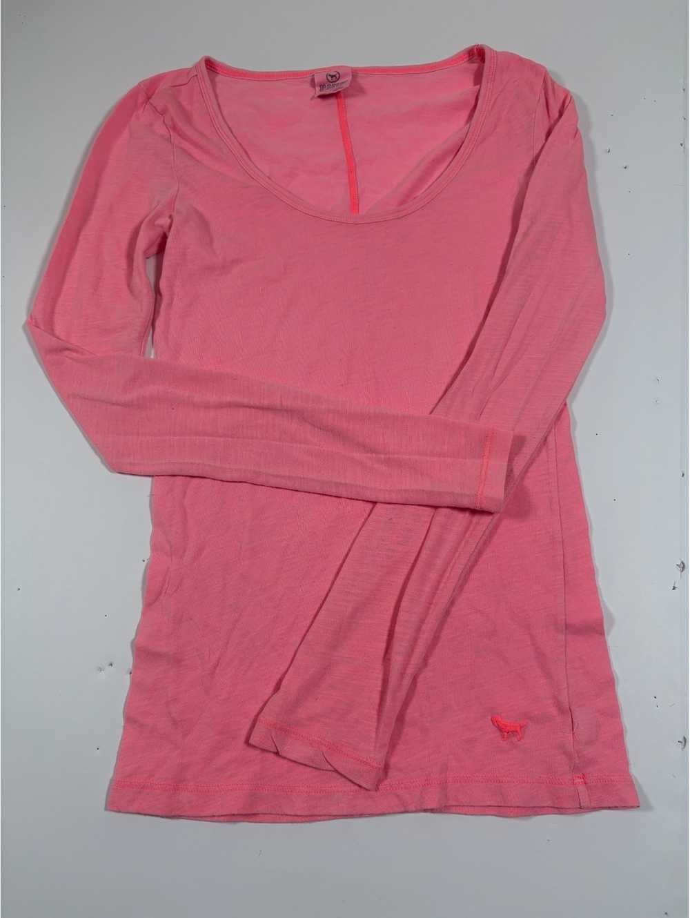 Victoria’s Secret PINK XS Coral Pink Long Sleeve Scoop Neck Logo Tee Y2K